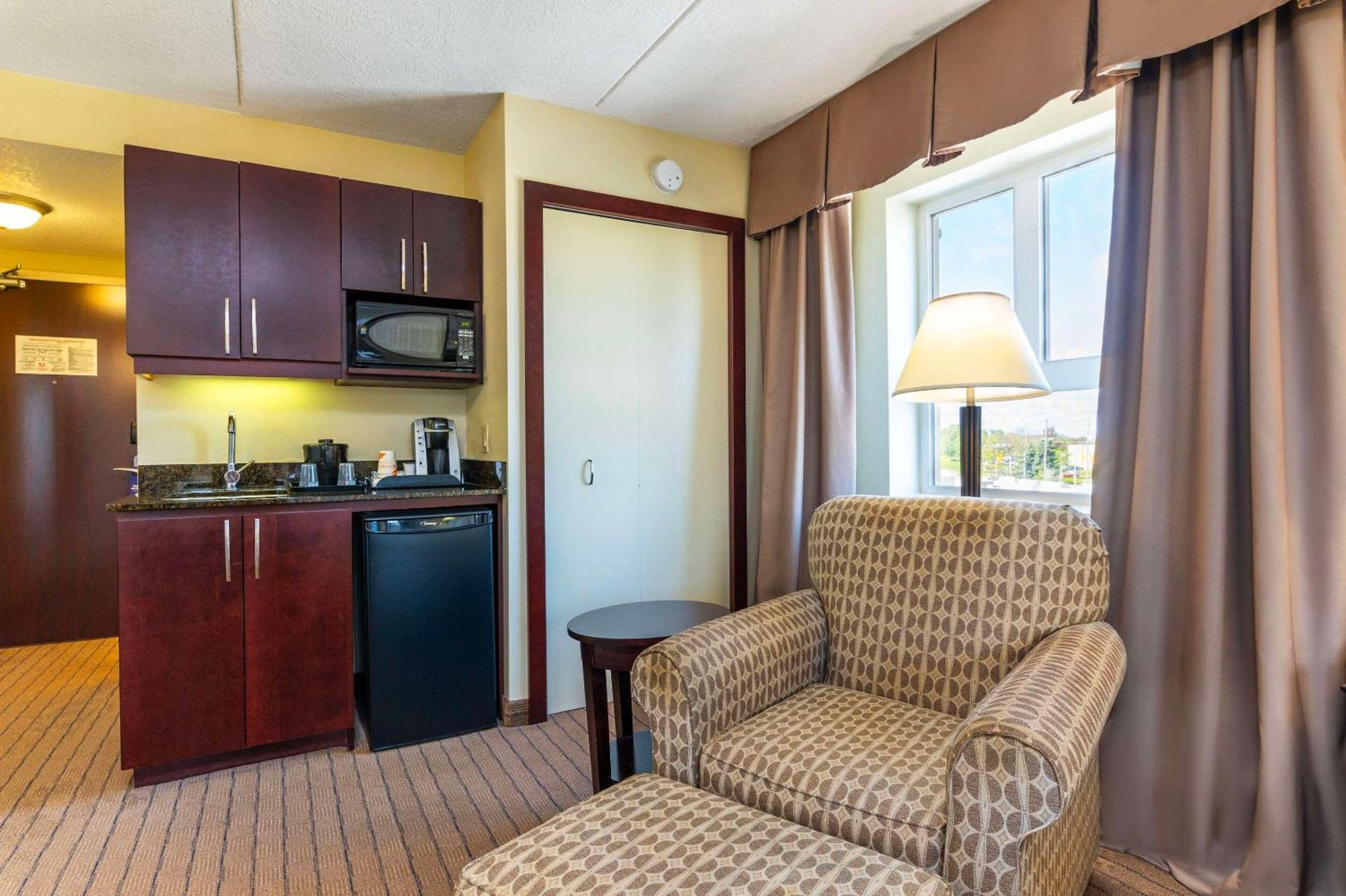Comfort Inn & Suites Kincardine Exterior photo