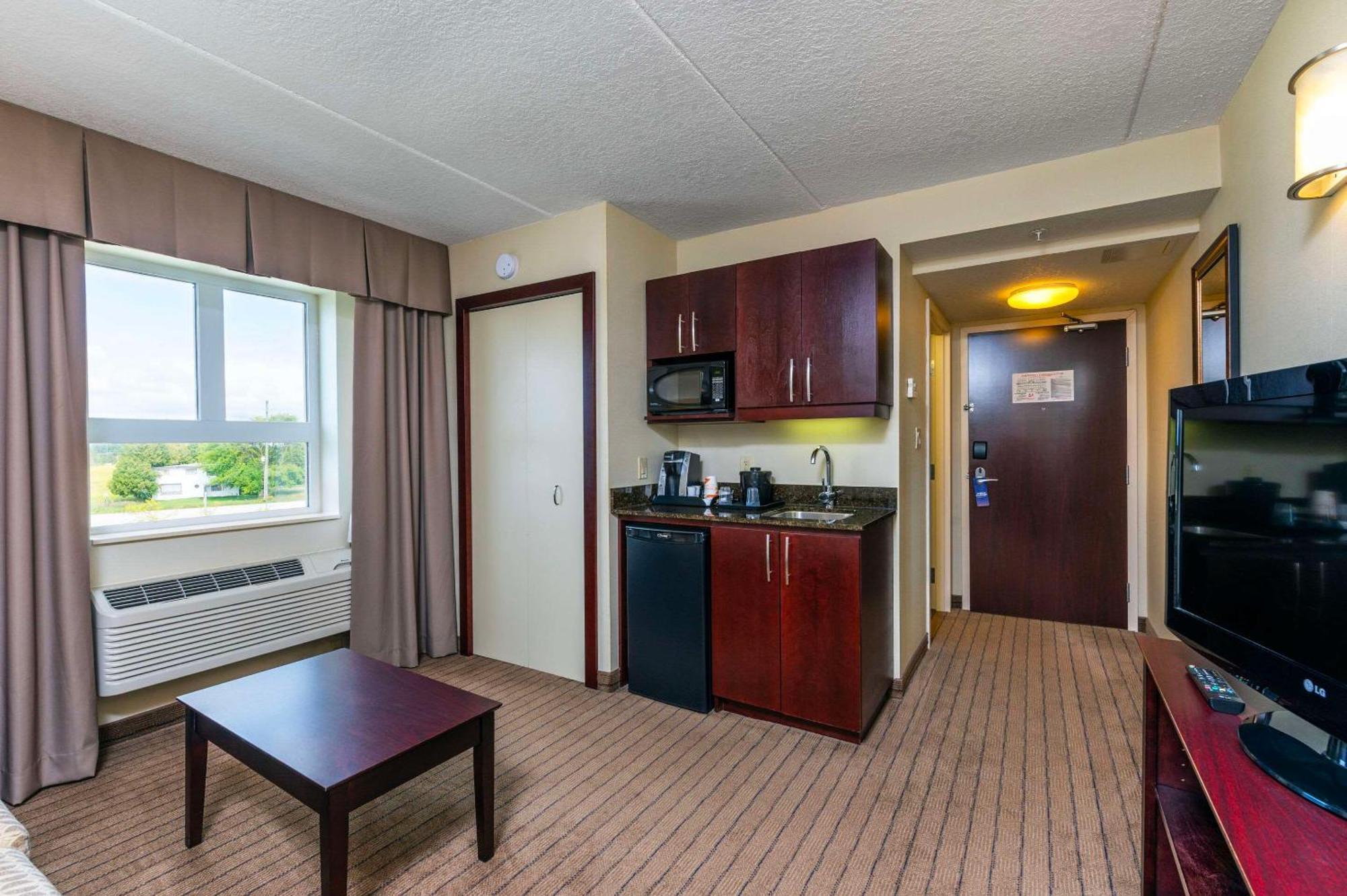 Comfort Inn & Suites Kincardine Exterior photo